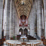 Blick zur Orgel vom Altarraum